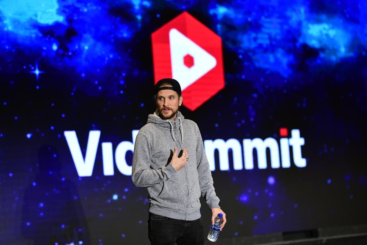 derraleves's tweet photo. "Success aside, money aside, it's a lonely job. Life is boring without people." - @petermckinnon #Vidsummit2018 https://t.co/nXF4zyRHR2
