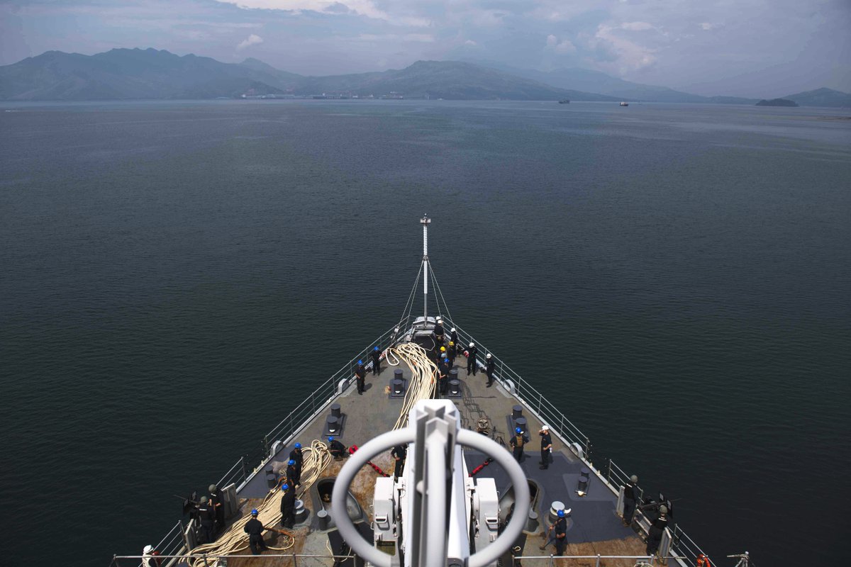 seawaves_mag's tweet image. USS Ashland (LSD 48) departs Subic Bay to conduct amphibious operations for KAMANDAG 2, Oct. 3, 2018. U.S. Navy photo by Mass Communication Specialist 2nd Class Joshua Mortensen/Released)