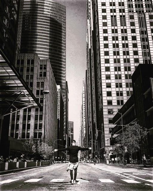 One_Vanity's tweet photo. Take advantage of what’s in front of you 
 .
 #vanity #onevanity #healthylifestyle #sale #exploretocreate #lifestylewithstyle #city #blackandwhite #branded https://t.co/k0C3oa2USX