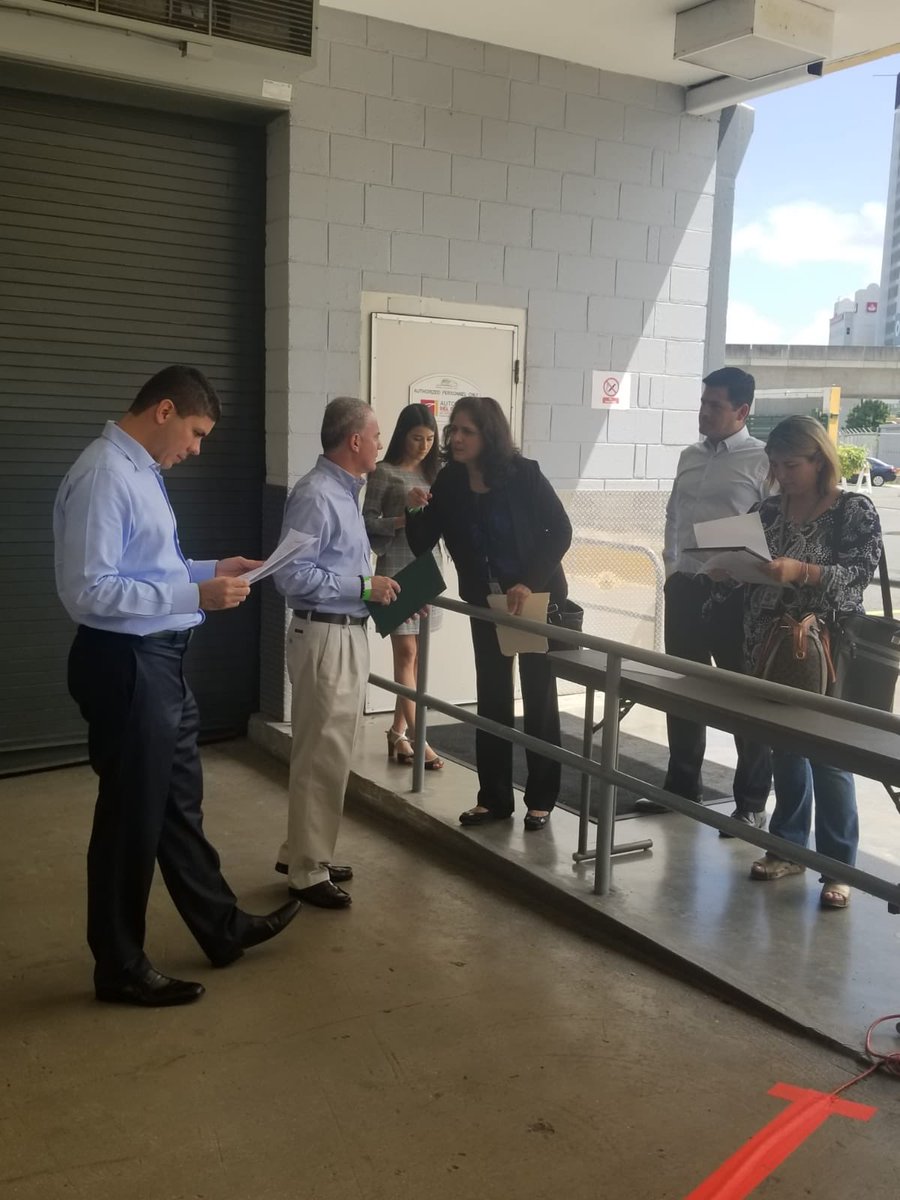 EddieCharbonier's tweet photo. En el @ColiseoPR durante Vista Ocular de la Comisión de Desarrollo Económico, Planificación, Telecomunicaciones, Alianzas Público Privadas y Energía @VictorPares2020 #PC1646 https://t.co/Vpiz47ovZB