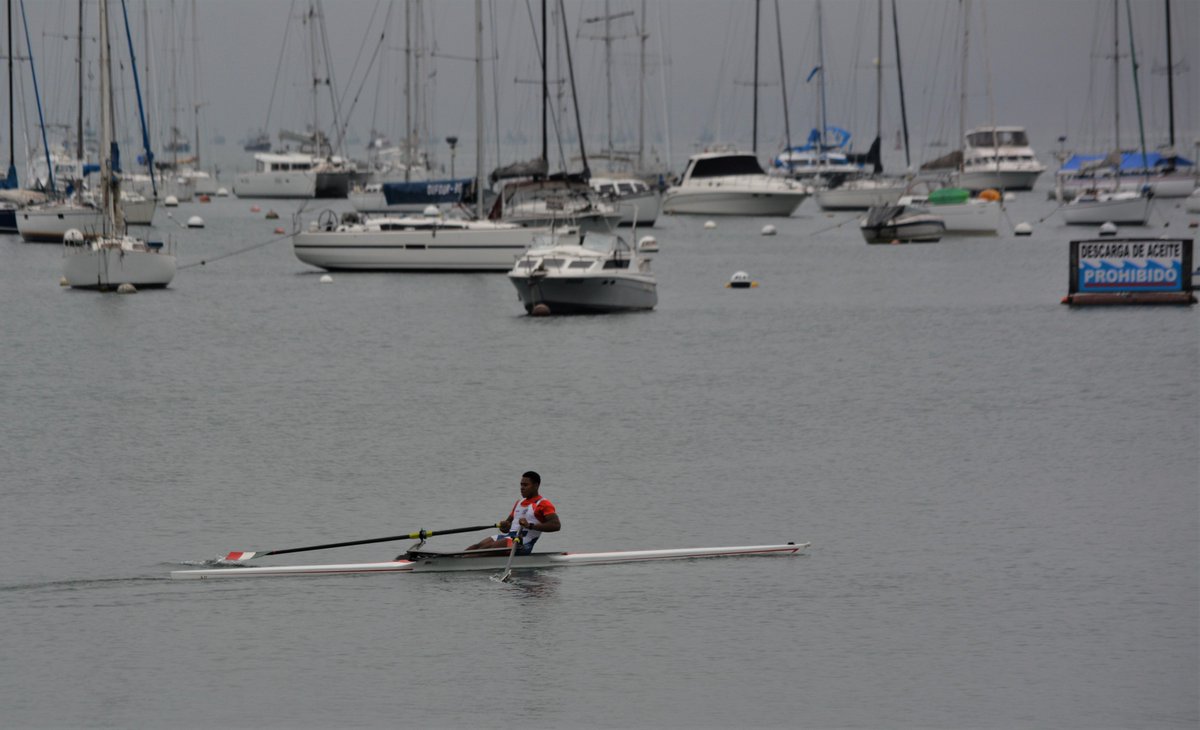 RemoPeruano's tweet photo. Nuestro campeón #AngelBattons (4to en #BuenosAires2018) es el único de los 94 remeros que compitieron en #BuenosAires2018 que entrena en el mar. Todos los demás entrenan en lagos o ríos, para evitar las olas. #ArribaPerú #FPRemo #RemoPeruano https://t.co/62IdtHlajq