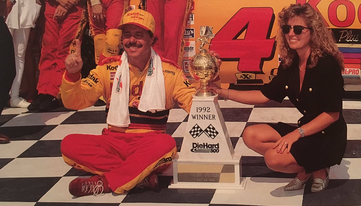 LilRedDave's tweet image. A picture perfect Kodak moment for Ernie Irvan who took his second plate track win of ‘92 at Talladega in the DieHard 500 🏁 #Swervin