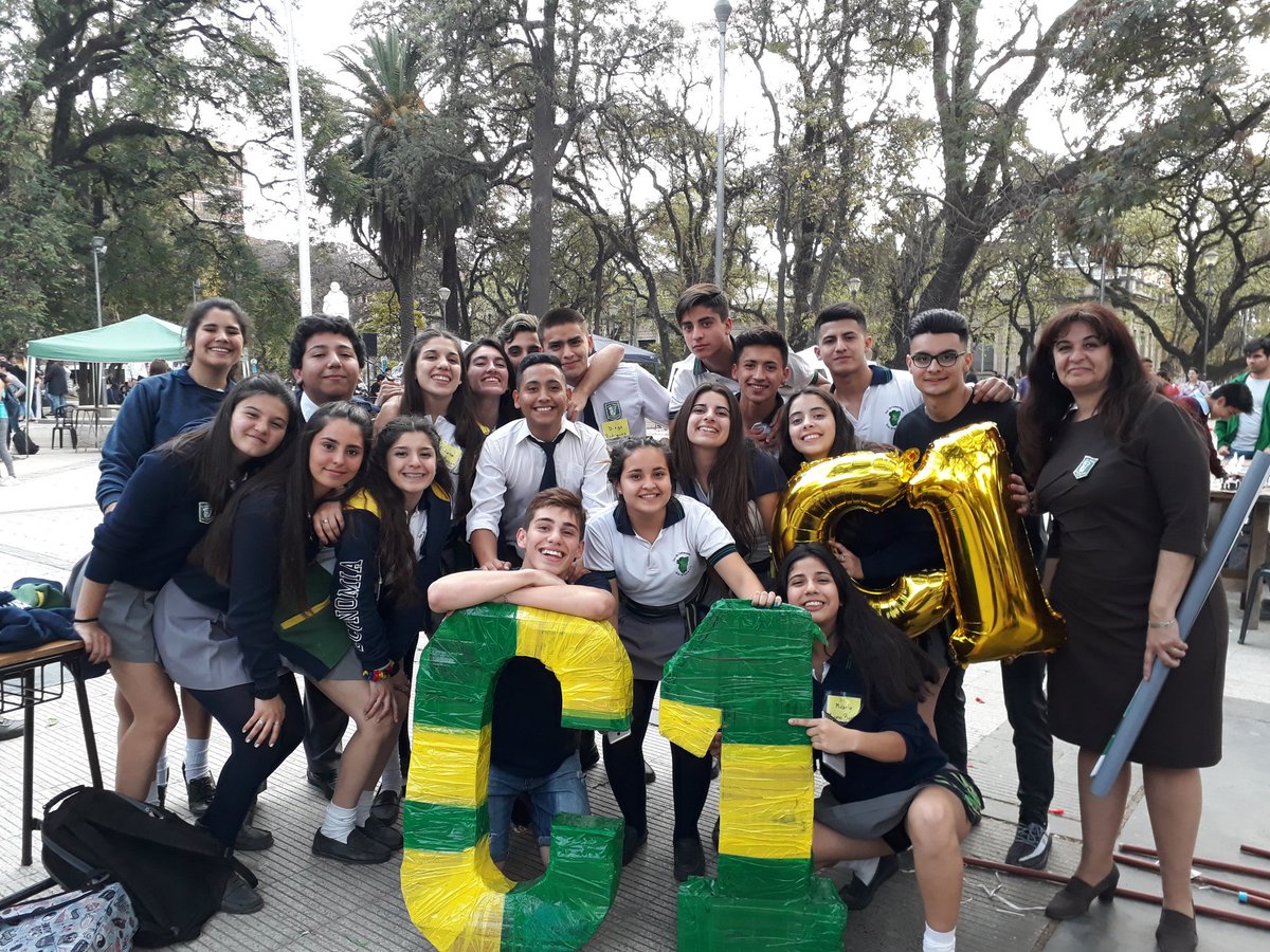 CeeComercio1's tweet photo. Como no fuimos, ni seremos los únicos; Decidimos ser los mejores 👏💚🔰
Comisión Directiva 2018. https://t.co/en8jeE1uVR