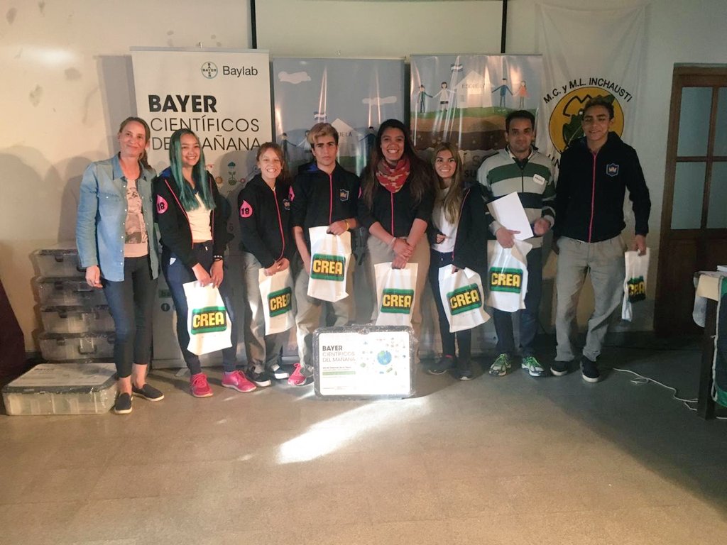 crea_arg's tweet photo. #AsíSonLosSuelosDeMiPaís 🌱 Gracias @BayerConoSur por acompañar la curiosidad de nuestros #científicos del mañana con la entrega del Kit para el estudio de los suelos🏞️ #ElSueloEsVida #SomosCREA https://t.co/wlEYgplkn9