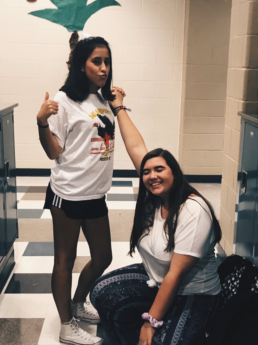 kayleeunderwo0d's tweet photo. we went way back to who knows when :) #waybackwedensday #spiritweekday3 https://t.co/HPLOcG7UlA