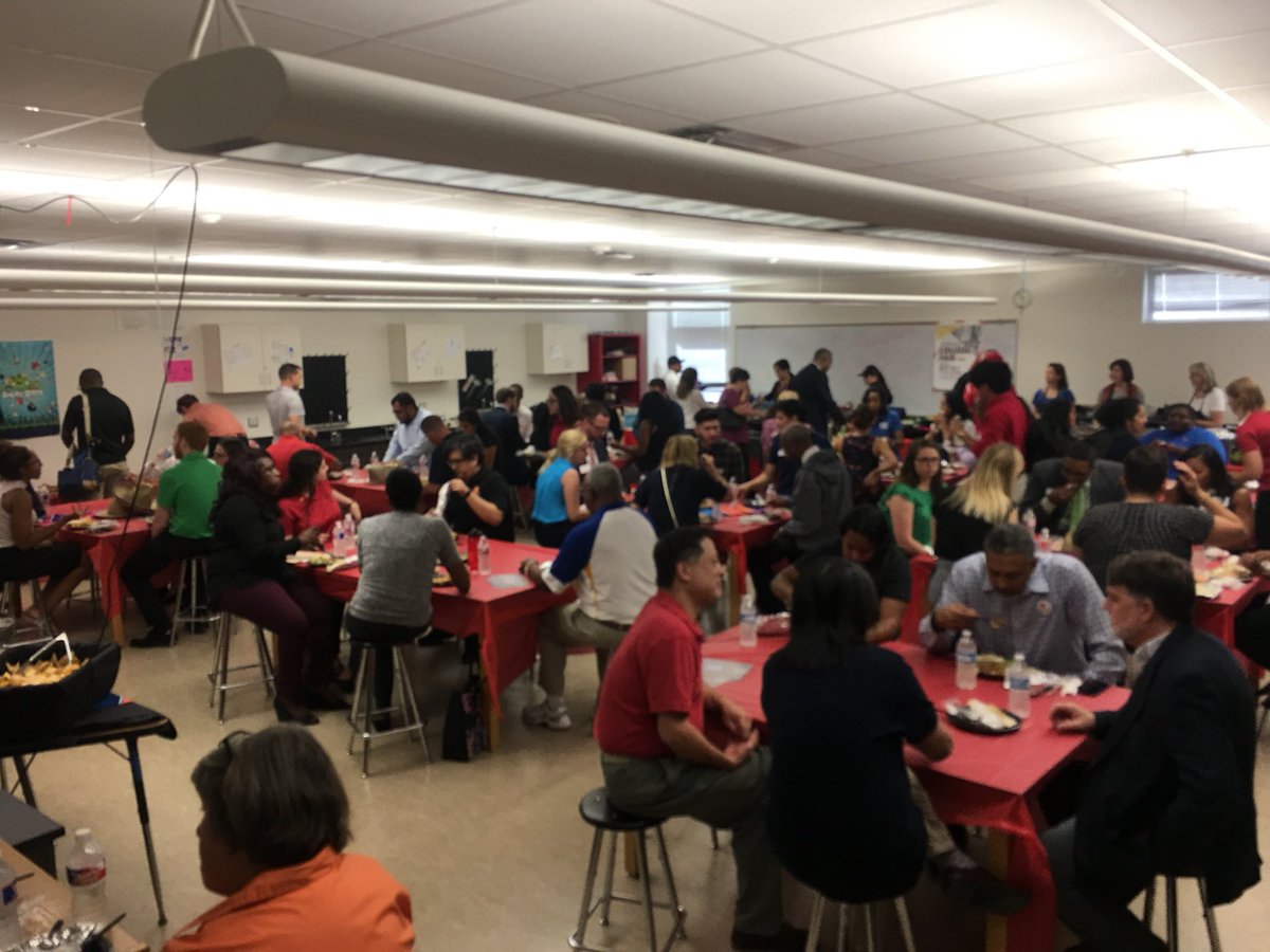 BHSCollege's tweet photo. The college reps are grabbing dinner before they meet with the best of the best at the 2018 College Fair. #Cards2College #CardinalProud @BellaireHigh @B_HS_Counseling https://t.co/owFbHdEKS8