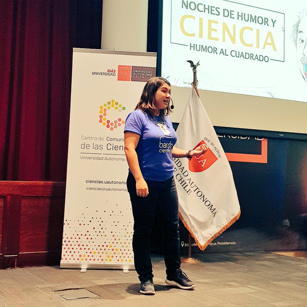 AutonomaTalca's tweet photo. Ahora, se presenta Soledad de @BardoCientifico, quien con un divertido relato, encanta al público de Noches de #HumoryCiencia https://t.co/Dt3gi2L1LV