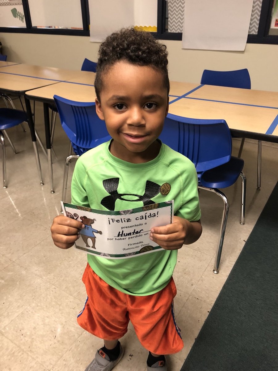 SraMLynch's tweet photo. We celebrate all of our milestones in class! #lostatooth @MundodePepita https://t.co/fTxL07dXqO