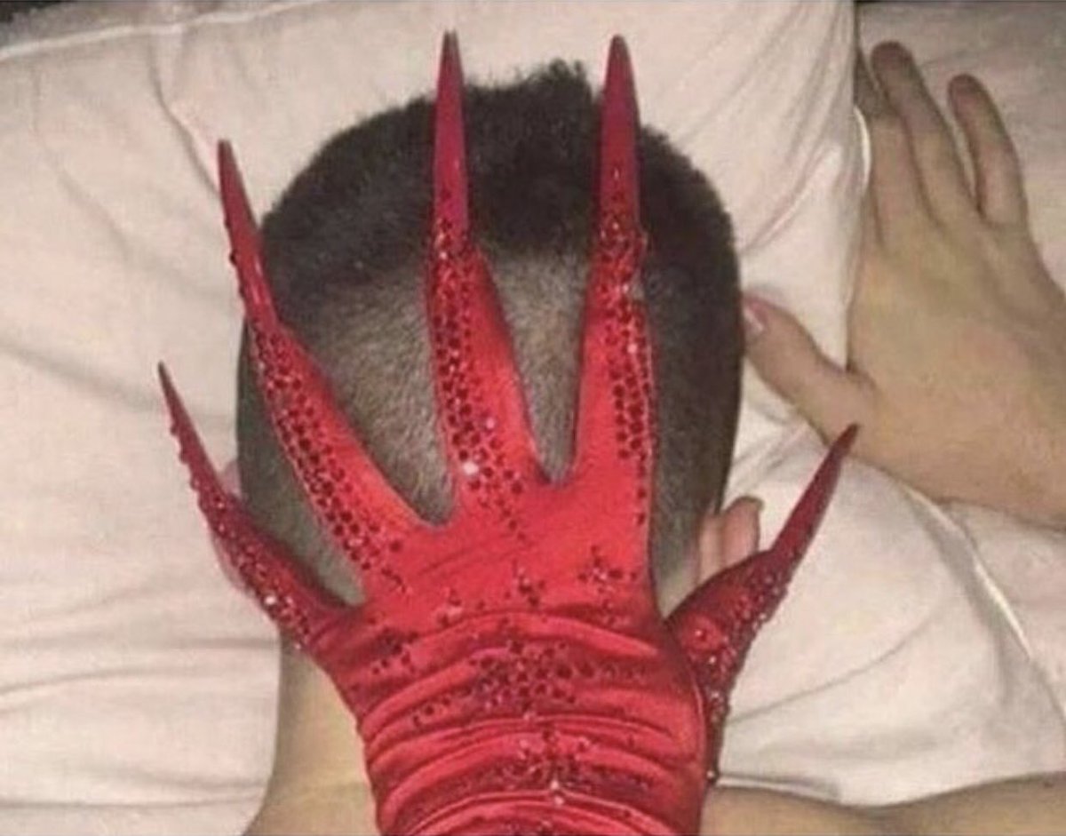 Fem tops be like “Yaasss, That Ass Feel So Good Sis!”