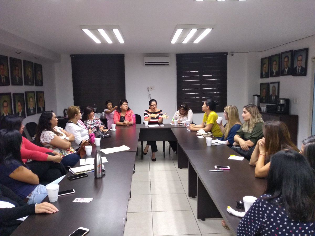 onmpri_saltillo's tweet photo. Tercera reunión del Onmpri Saltillo, preparando nuevos retos!! 💪😁

#LaCausaNosUne #MujeresEmpoderadas 
@ddakys @ONMPRICoahuila @Boreque @OnmpriNacional @HildaFloresE https://t.co/1e2vp5xWwR