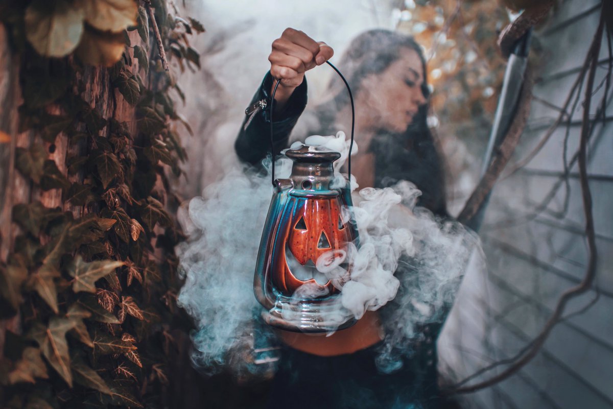 Brandonwoelfel's tweet photo. A spooky little before &amp; after for your Wednesday night🎃✨ https://t.co/ce6E8NQRa3