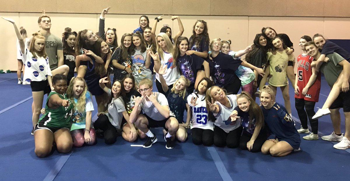 PointerCheer's tweet image. We 💚 Homecoming Week! #VbHoco2018 #VBHSCheer