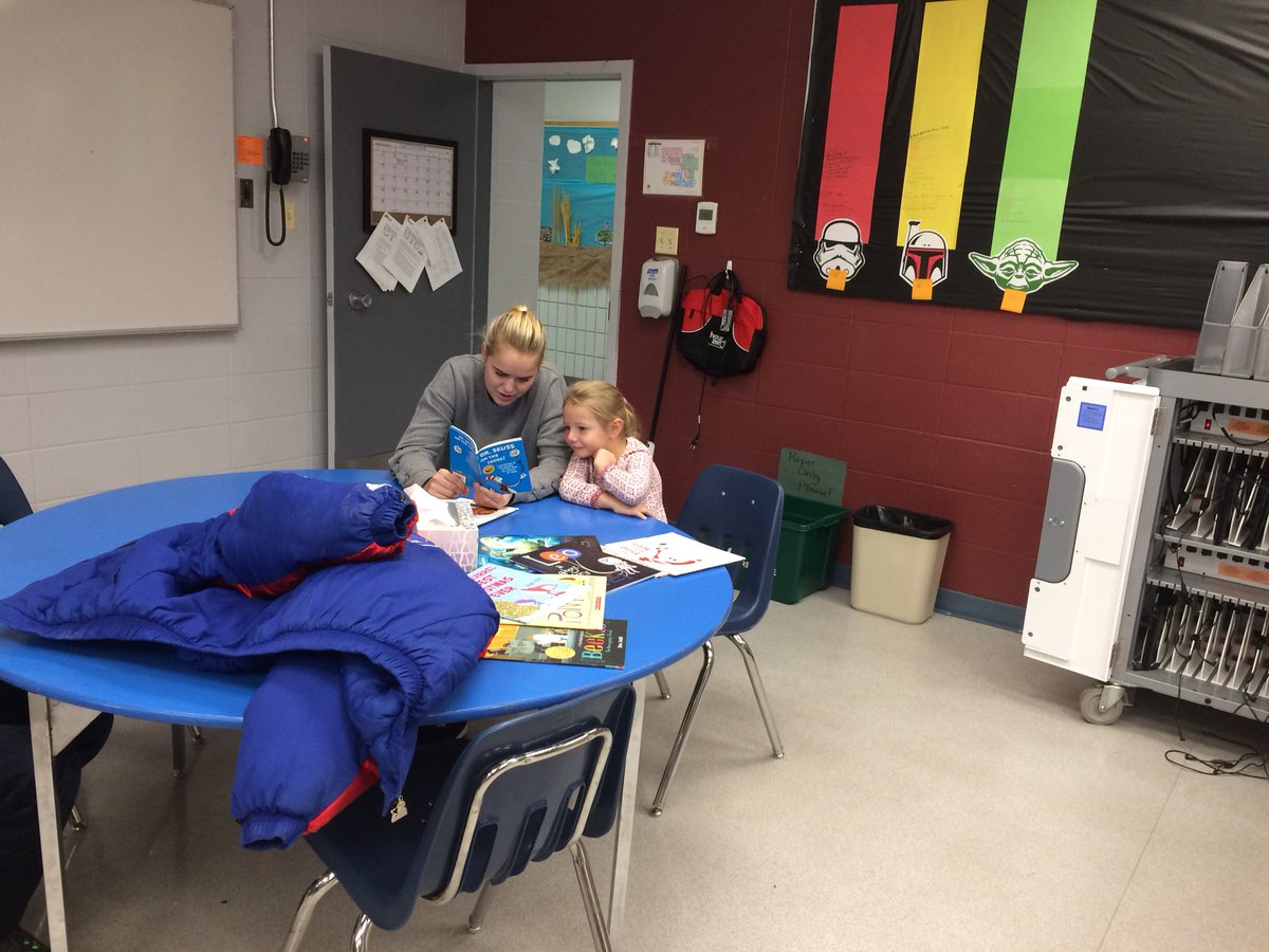 charlee_mapps's tweet photo. I love it when our Jr. Highs read to our little ones. I don’t think they realize how much our little guys look up to them. #csd71 #bvalleyschool #CSD71ChallengeAccepted https://t.co/ODU2c3sDA0