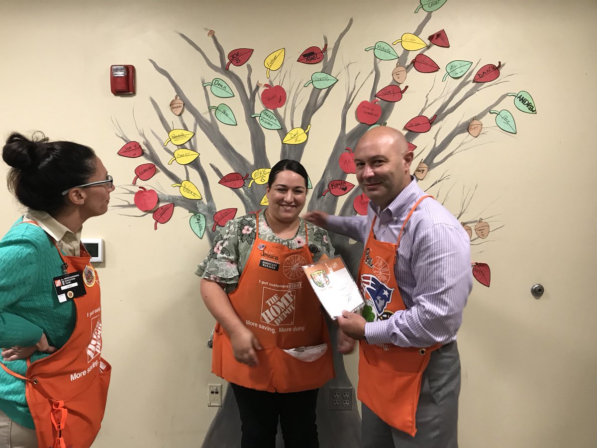 Phil_Correia's tweet photo. Big shout out to Jessica Pacheco in our Wareham Store for her focus on the Pro, Creating Share Holder value and living the values.    She loves Pro and did an awesome job with ProFocus week 2.   Jessica Rocks!!  @corelli189 @2613 #LivingOurValues #ilovepro #makeyourownwave https://t.co/ovRXSnvsYt