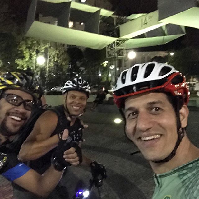 Bikeaospedacos's tweet photo. Foto na praça com o 14Bis, no pedal noturno da Sportix Petrópolis. #bikeaospedacos #bike #bicicleta #pedalrio #pedaltop #pedalmais #pedalpower #clicknabike #aquipedala #souciclista #cycling #pedalabrasil #decorabike #smarttransbike #velocite #semimimi #… https://t.co/ZqAsVRWPVn https://t.co/Z9WNFuJV88