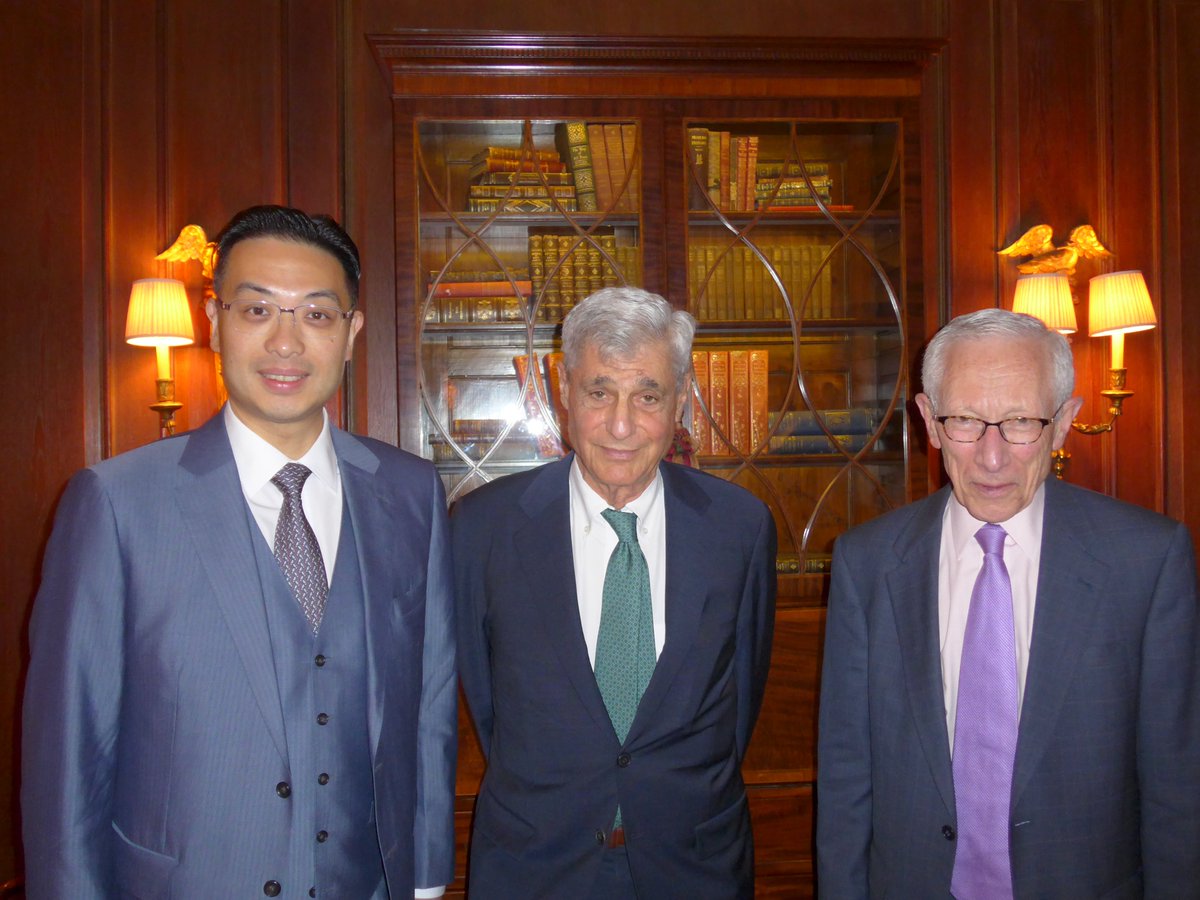 DrJohnnyHon's tweet photo. The great pleasure to meet and have lunch with two of the real titans of US and global economics, Robert E. Rubin and Stanley Fischer.  
#drjohnnyhon #globalgrouphk #robertrubin #stanleyfischer #globaleconomics https://t.co/3bgT3MYh2r
