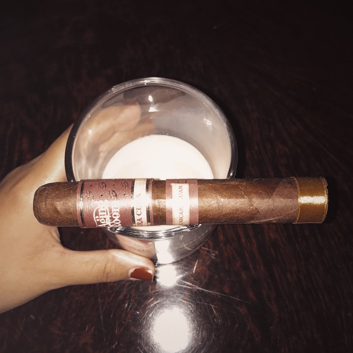 Late night snack.. #puracepa #agingroommoment #latenightsnack  #cigars #goodlife