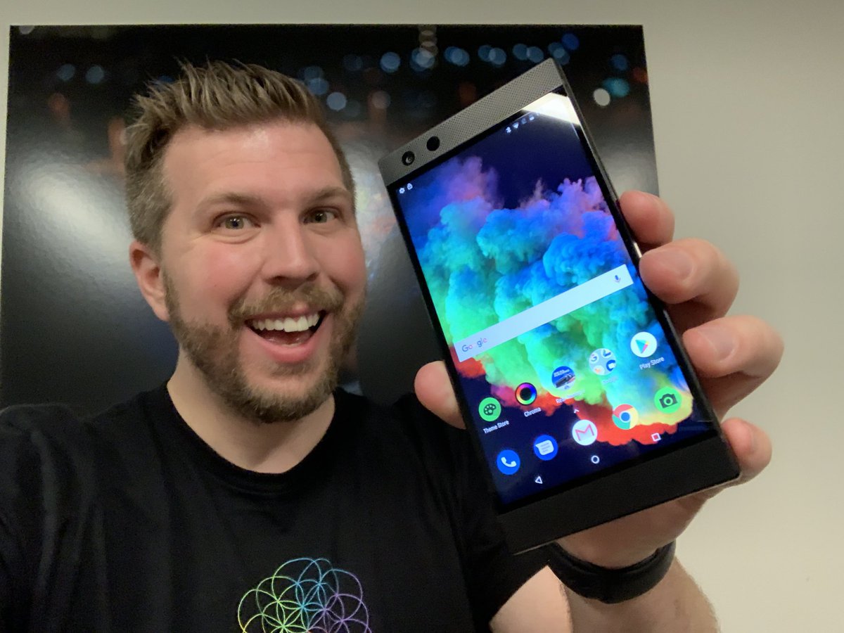 GizmoSlipBlog's tweet image. Just got my hands on a Razer Phone 2. Working on that initial impressions video! Pretty impressed overall.