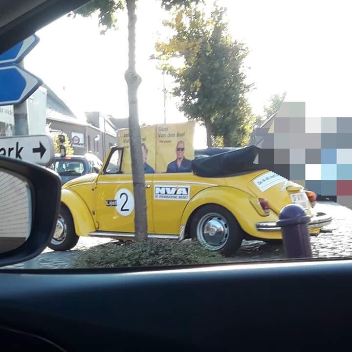 TijsMichiels's tweet photo. .@de_NVA niet een beetje hypocriet om bv. in Antwerpen een #LEZ in te voeren en oldtimerliefhebbers te pesten met extra belasting maar zelf een oldtimer te gebruiken voor #campagne? Op O-platen trouwens verboden! @VTMNIEUWS @vrtnws @HLN_BE #verkiezingen https://t.co/uByC9nVVrr