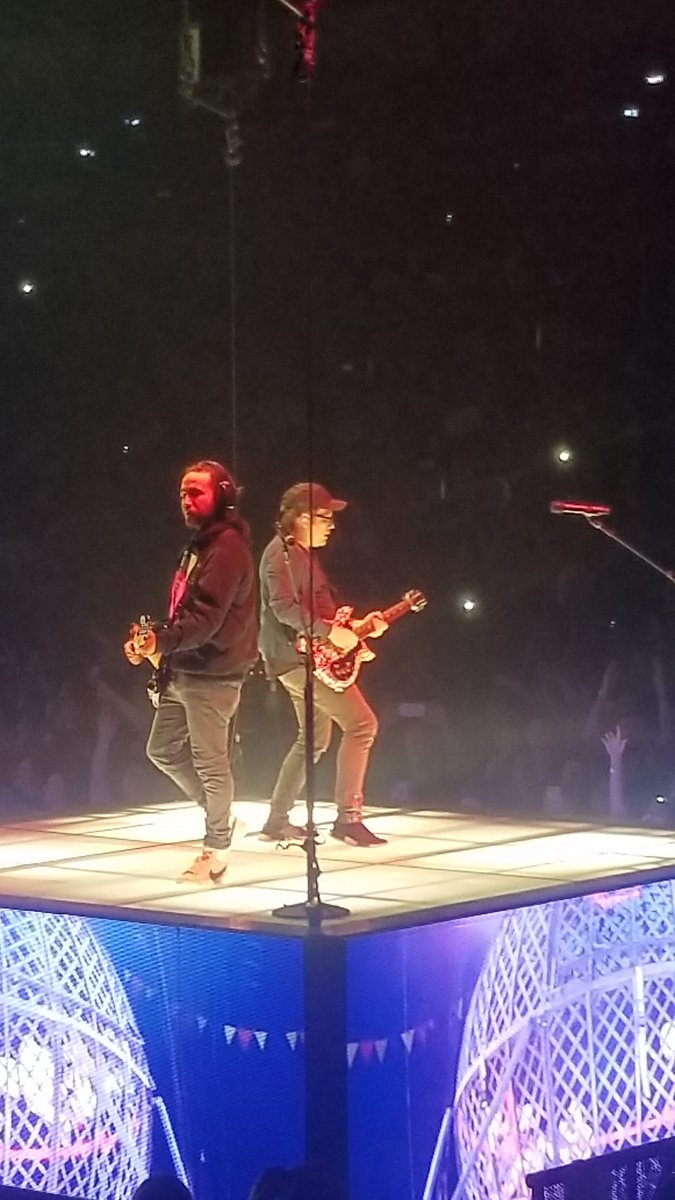 AshleyMiReed's tweet image. Fall Out Boy concert in New Orleans. ❤