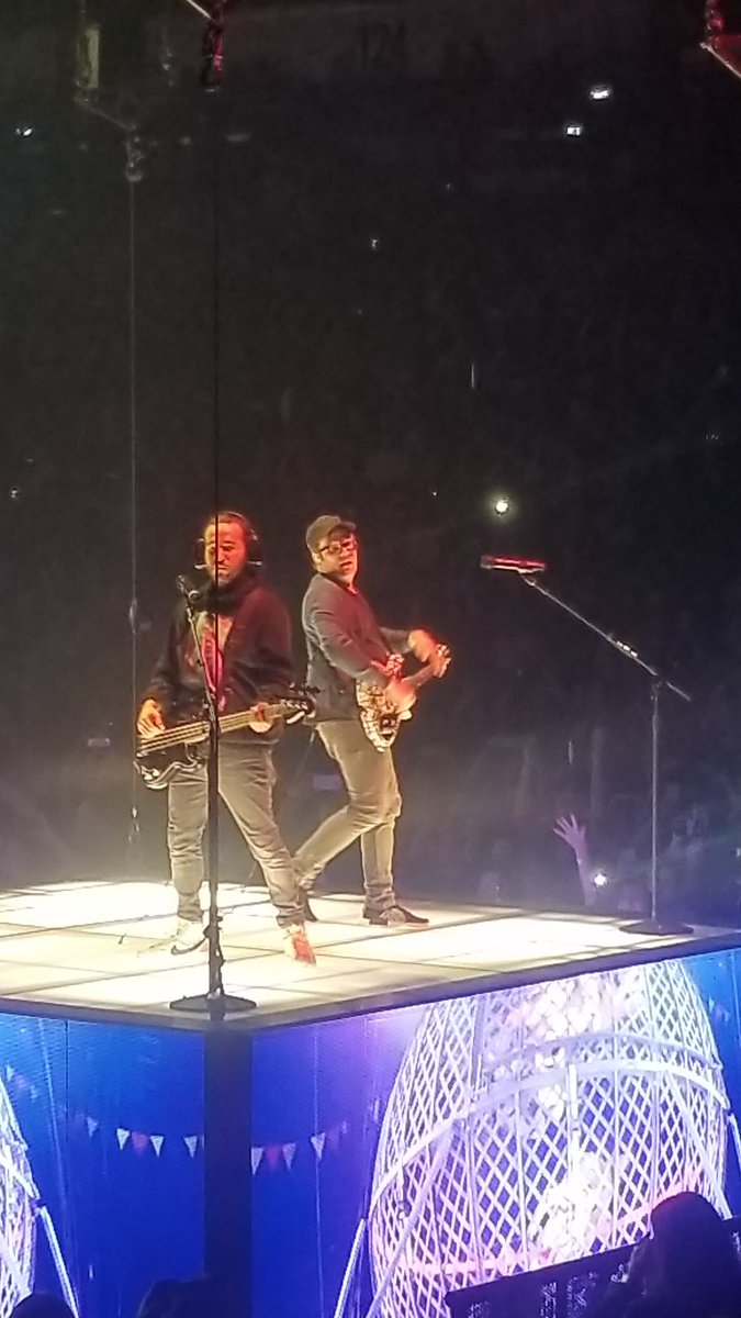 AshleyMiReed's tweet image. Fall Out Boy concert in New Orleans. ❤
