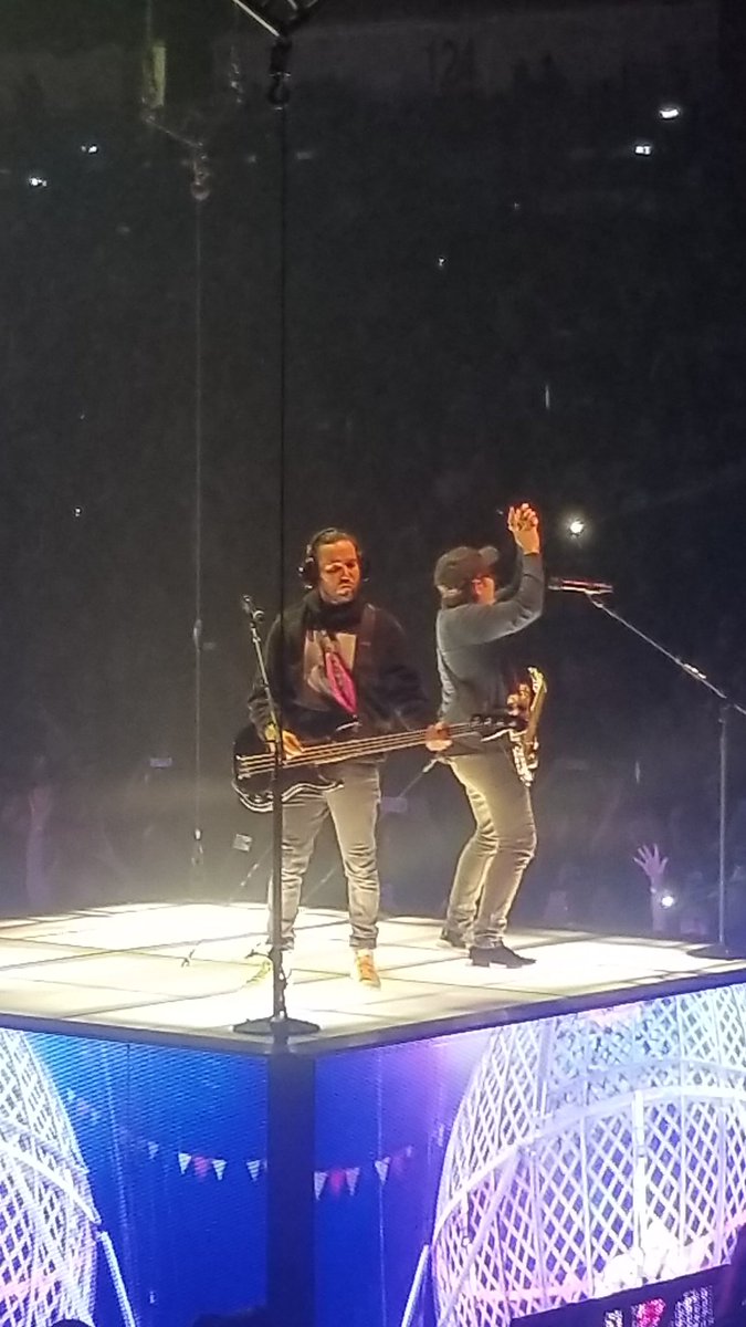 AshleyMiReed's tweet image. Fall Out Boy concert in New Orleans. ❤