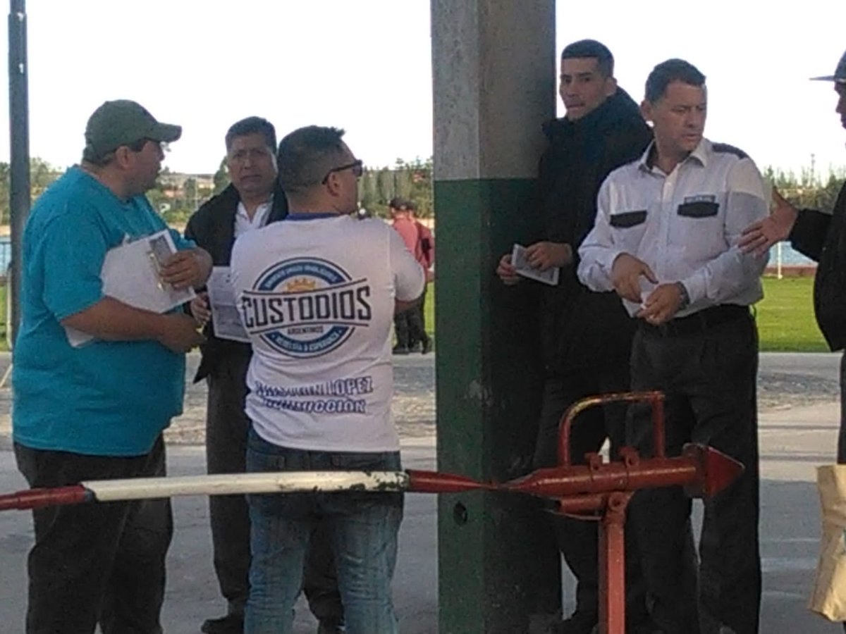 Chris_Lopez_Ok's tweet photo. Hoy el #sindicato d #Custodios realizó #inspecciónes en los #juegosolimpicosdelajuventud ante las #Denuncias #recibidas @cgt_camioneros,@hugoamoyano @pablomoyano_ok,@21_nacional @juanperita10,@SergioSutpa @OMARPLAINI,@gustavoveraok @Sutpacgt,@laflacarattoni @nesescudero,@zeque82 https://t.co/ftV0Jes11O