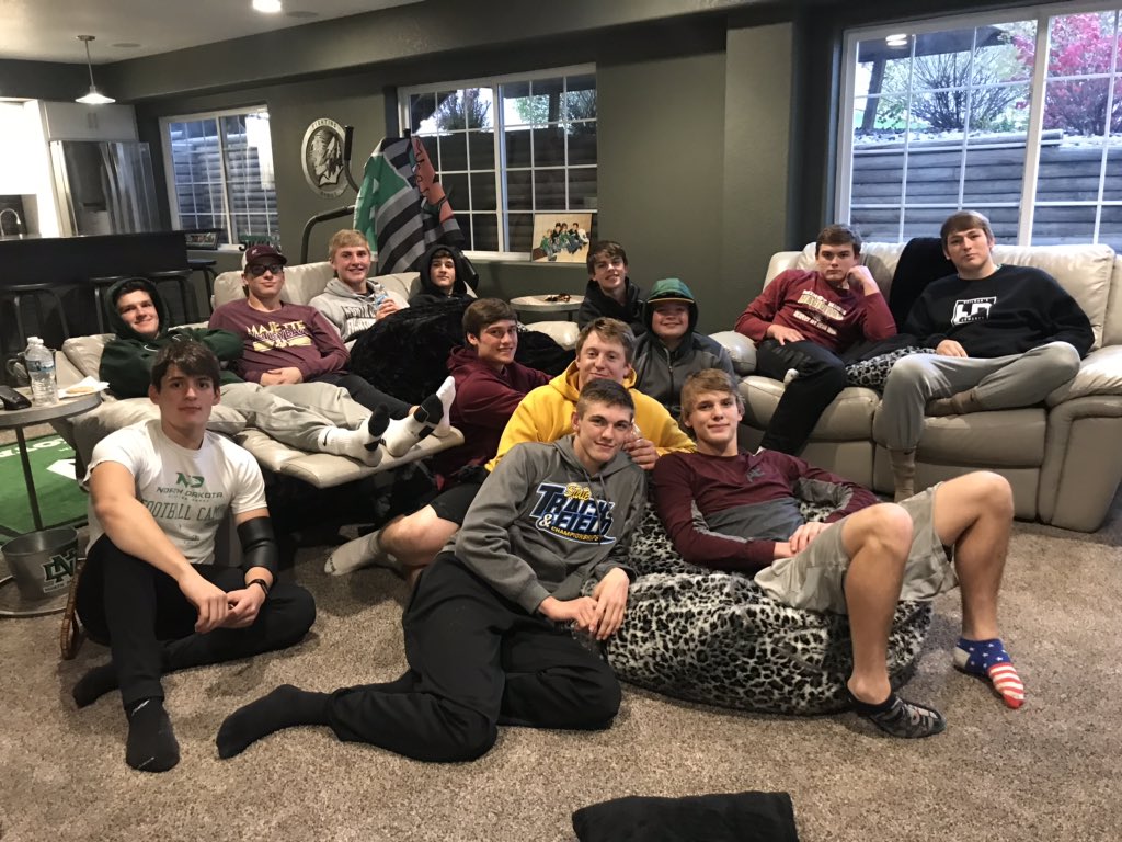 MelissaWedar's tweet photo. Team meal at the Wedar house tonight. Last home game of the season and senior night. 🏈 #mhsfootball #seniornight😢 #gonnabeacoldone @magiFB https://t.co/mBQUoQR7NY