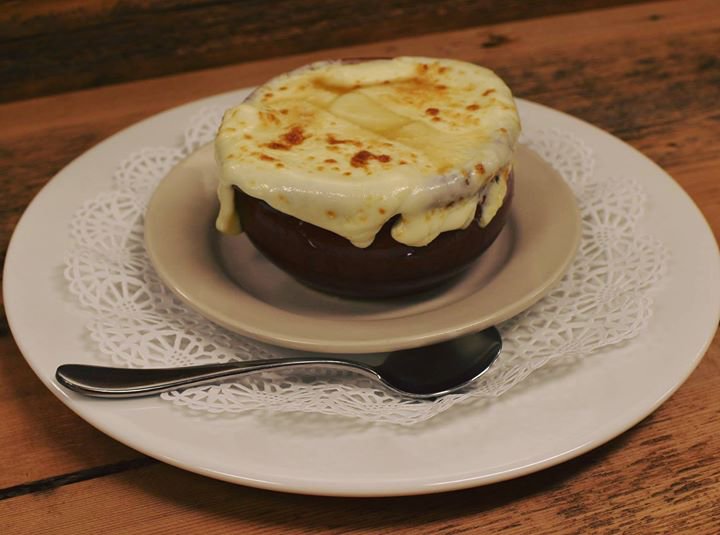 YUM! The temperatures are cooling off, making this perfect soup weather! Start your dinner at Ishnala with our delicious Baked French Onion Soup. We love this hearty soup with crusted croutons topped with melted mozzarella and Parmesan cheese. #FrenchOnion #greatstart #Ishnala