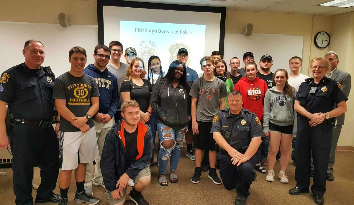 SESchubert412's tweet photo. Welcome to the new group of High School students attending our @PghPolice Student Police Academy at @PointParkU. They will enjoy 10 weeks (1 evening per week) of hands-on activities that wil teach them more about our dept. &amp; our noble profession. Future leaders in this class!! https://t.co/uLvSD0nlp4