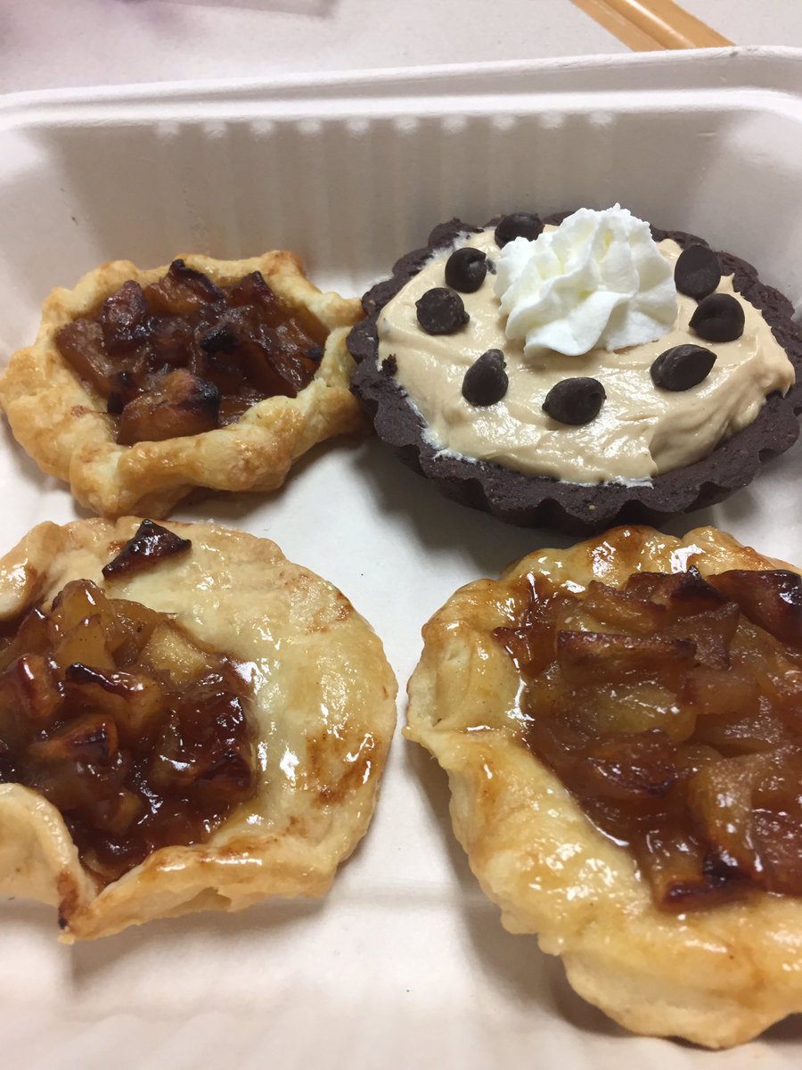 TeamPotRoast's tweet photo. apple 🍏 tarts and peanut butter pie!! https://t.co/ssLVcoyRe2
