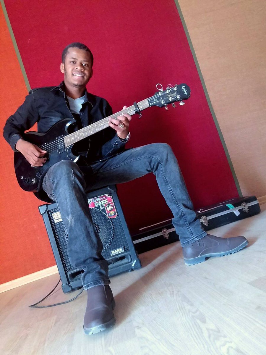 emanereofficial's tweet photo. Our third member of ÉMANÈRE. His musical instrument is the Bass and the guitar. Blessings Messaoud 💖and Blessings for all 😊💝
#ÉMANÈRE🌟#emanere #Messaoud💎#Music #Bass #Guitar #Blues #TuaregMusic #GuideDesert #Desert #Sahara #Africa #World #emanereband #LoveMusicForever💛💛💛 https://t.co/iRgBMF9nMO