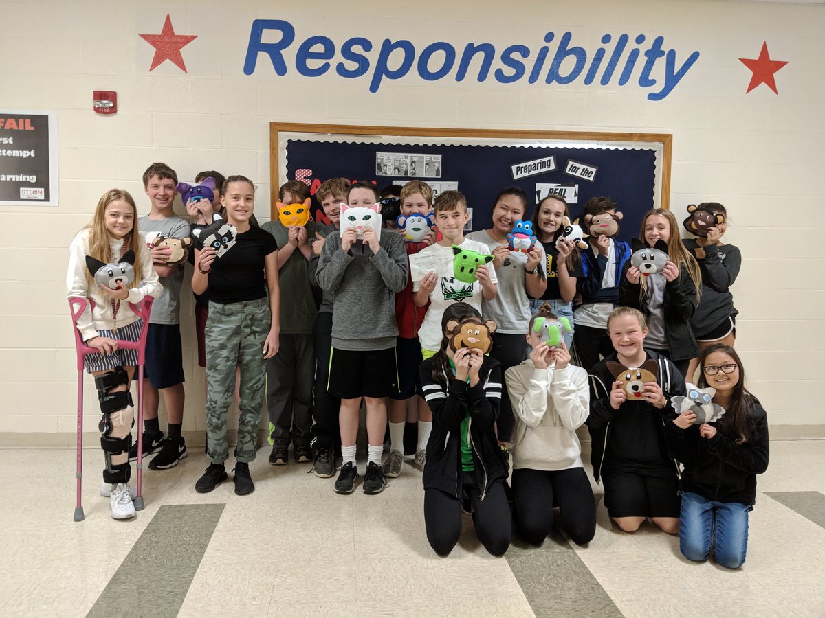 MoesleinFACS's tweet photo. New skills learned + creativity= happy smiling students! @BernardMiddle #msdr9 #PatriotPride #patriotpower https://t.co/F9aEO8skAT