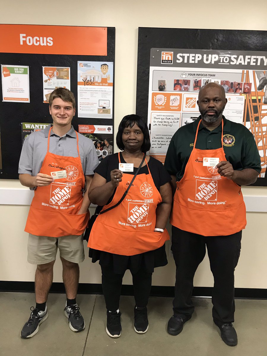 chad_forrester's tweet photo. Welcome to the family!!!!!! #apronpresentation #D78PeopleFirst @KenCrummieTHD @aparker1704 @jodi_spivey @1sherredavis @DANI_C_CLARKE https://t.co/R7MlgBhQSc