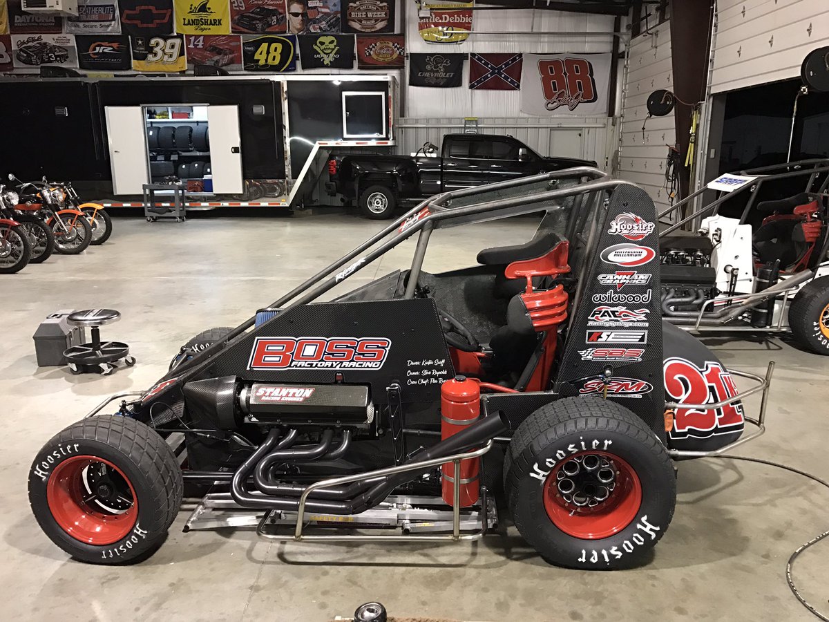 My new hot rod is finally ready to roll in the trailer. I truly appreciate everyone that helps out on these race cars. Threw it back to an open left side for the old school fans 👍🏽
