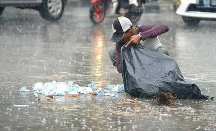 Selamat pagi. Sedikit renungan dan kesedaran untuk kita, hargailah kerja mereka🙂👍