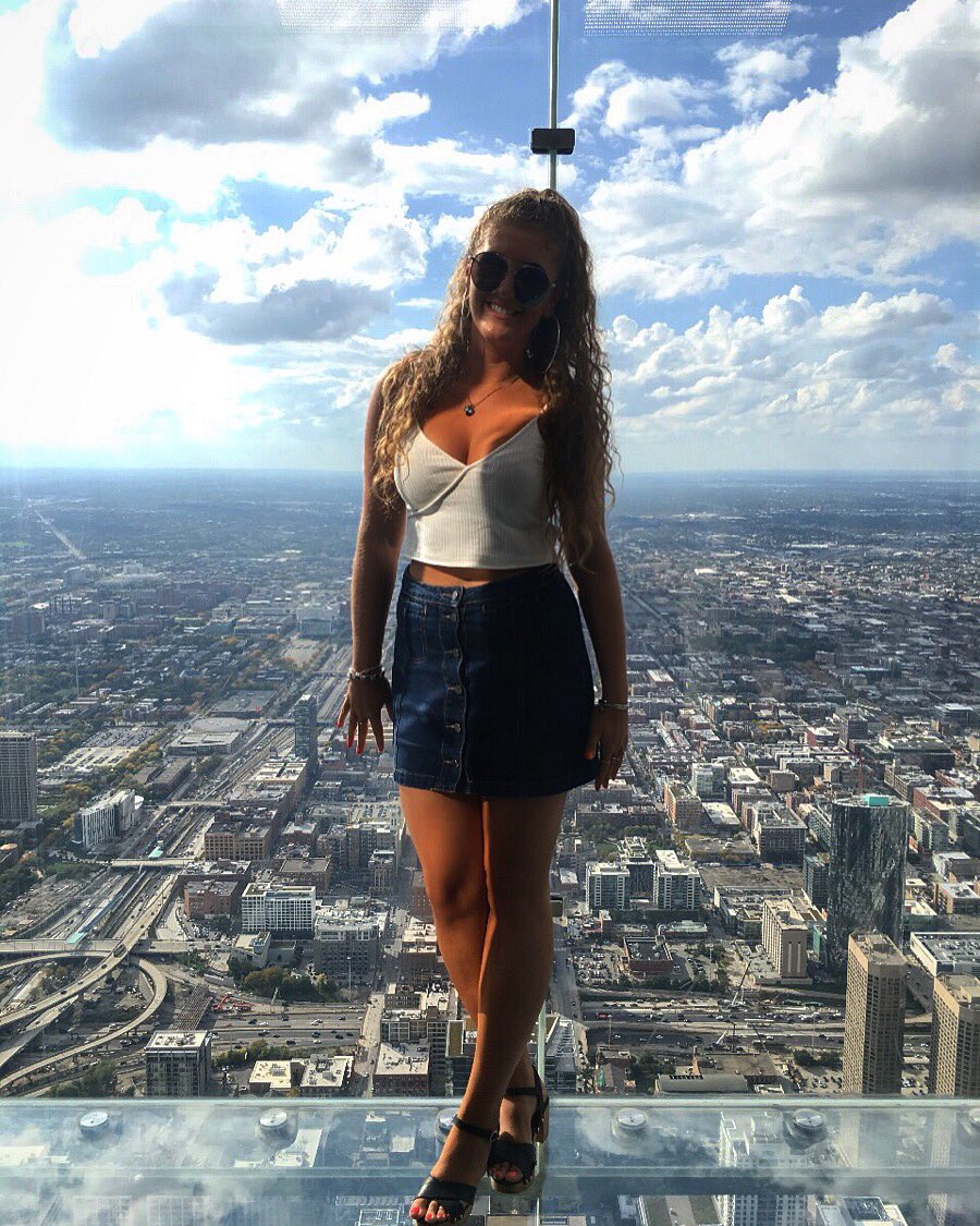 ItsAndrea93's tweet photo. @SkydeckChicago https://t.co/hrtK4awo31