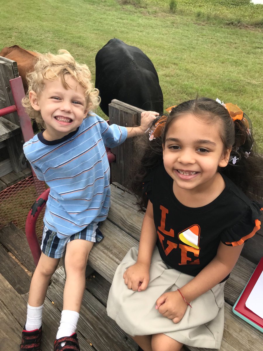 PaigeLemily's tweet photo. Field trip fun with my kinders! @mcpsevergreen https://t.co/v9T71rCfWf