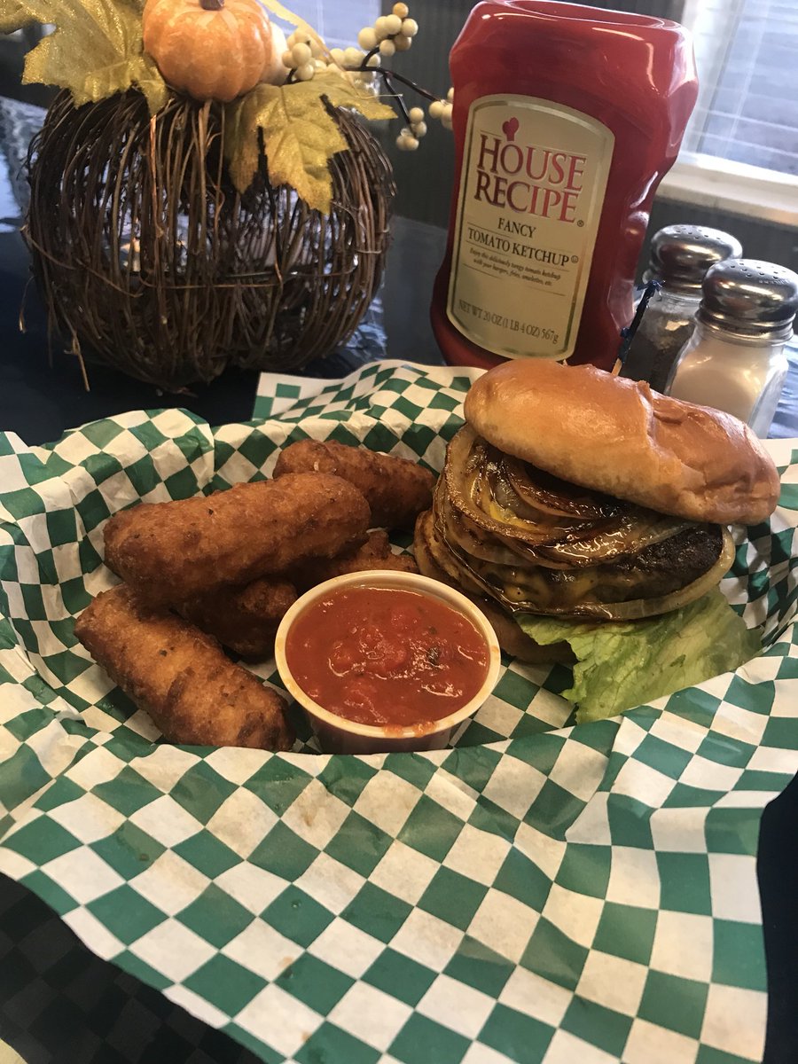 Open Face Roast Beef, Southwest Omelette, and BBQ Cheddar Burger, oh my! Come see us for breakfast, lunch... or both tomorrow!!! 😍😍😍😍 #HomemadeIsBest #SaveRoomForDessert