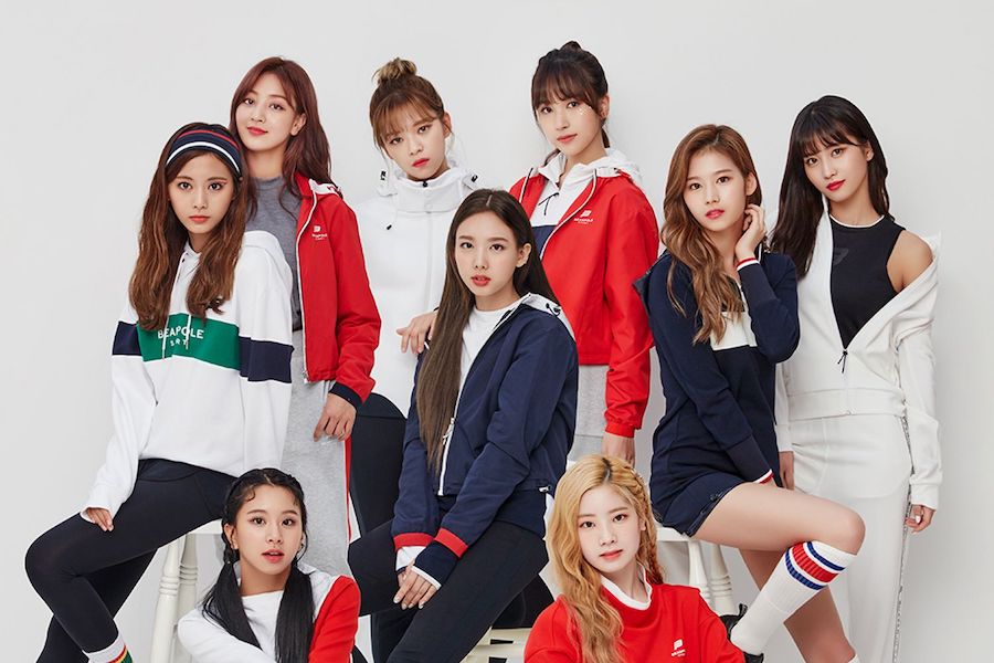 soompi's tweet photo. #TWICE Confirms Date For Fall Comeback 
https://t.co/5bO7G1ncmS https://t.co/MRBUHuAOY9