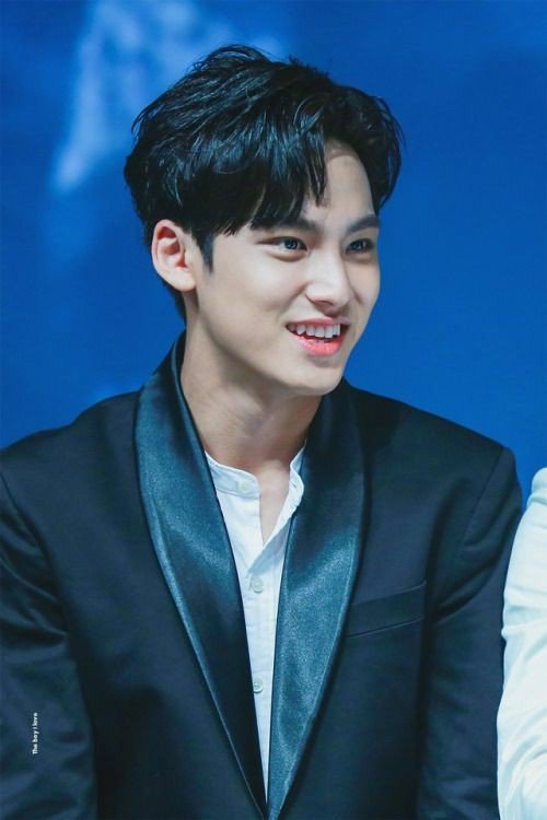 carat_noona's tweet photo. MEANIE FILO AU
Ft. Barangay SVT

Where Mingyu is the SK Chairman of the barangay and Wonwoo the member of documentary team of the barangay. https://t.co/3UegW2fET0