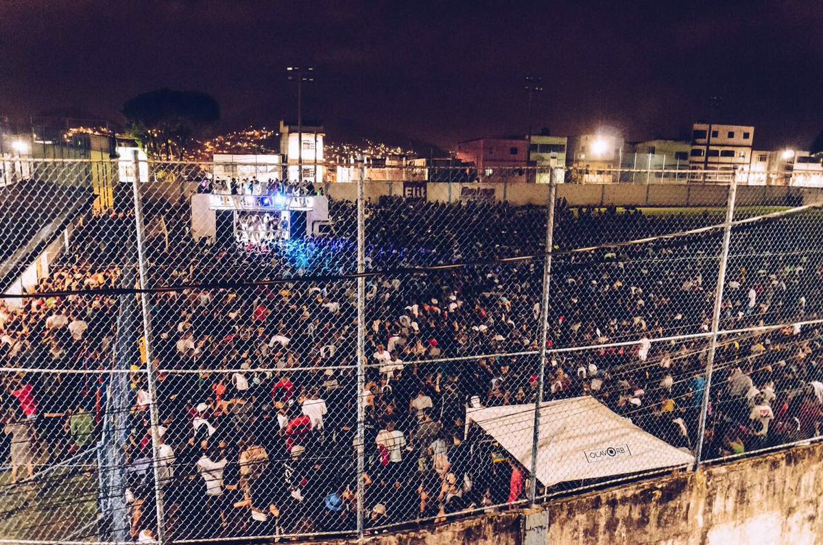 bailedo182ofc2's tweet photo. Só quem sente saudades do baile do 182 da um RT  ( Twitter novo do baile do 182 )  #BAILEDO182 https://t.co/eb84l7lH9Y