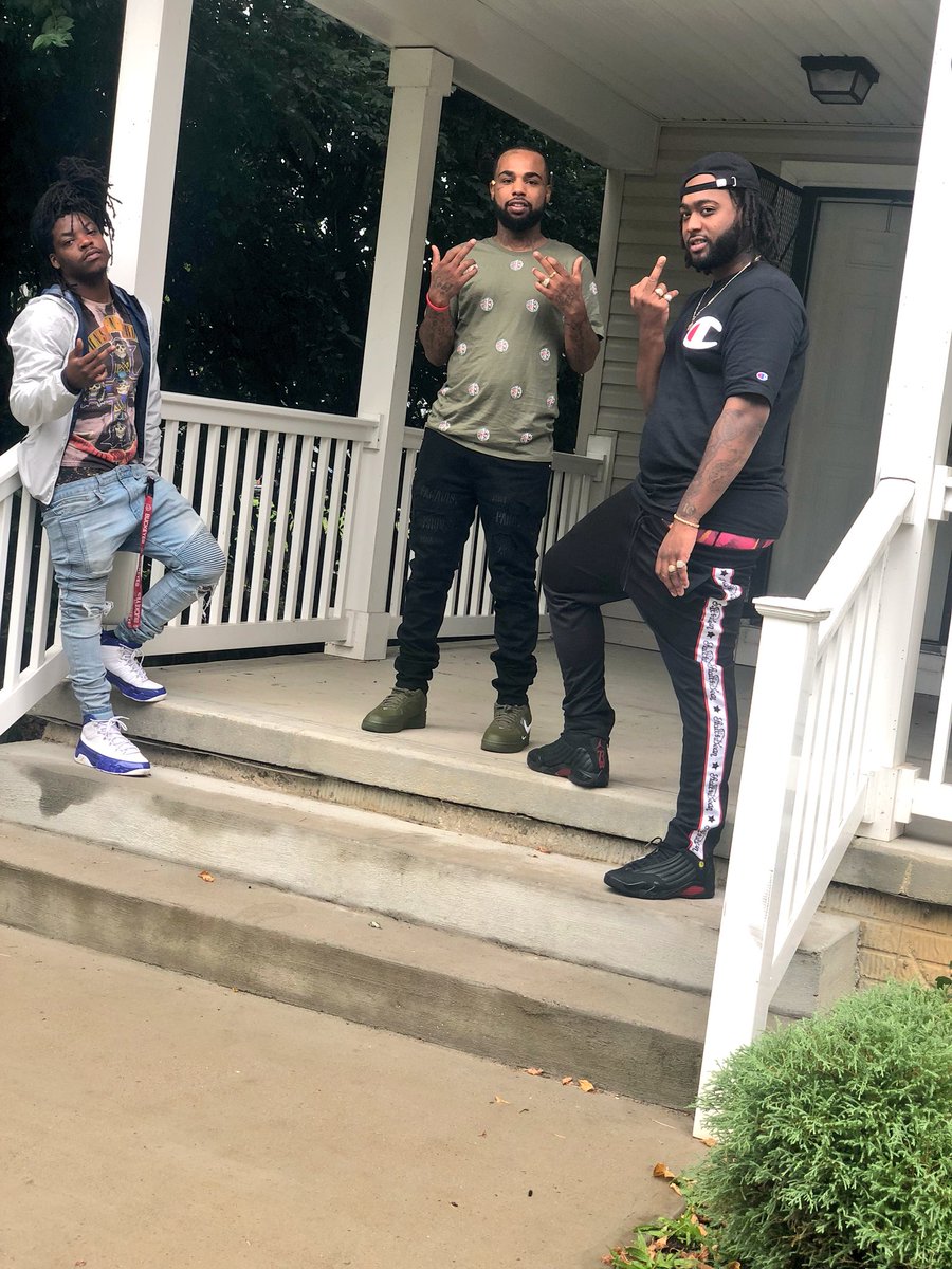 _fat2kold_'s tweet photo. Baby mommas mad 🤬 they say we live like some bachelors 😂🤷🏾‍♂️......Happy bday @domo_223 !! https://t.co/WuWZMuuFeK