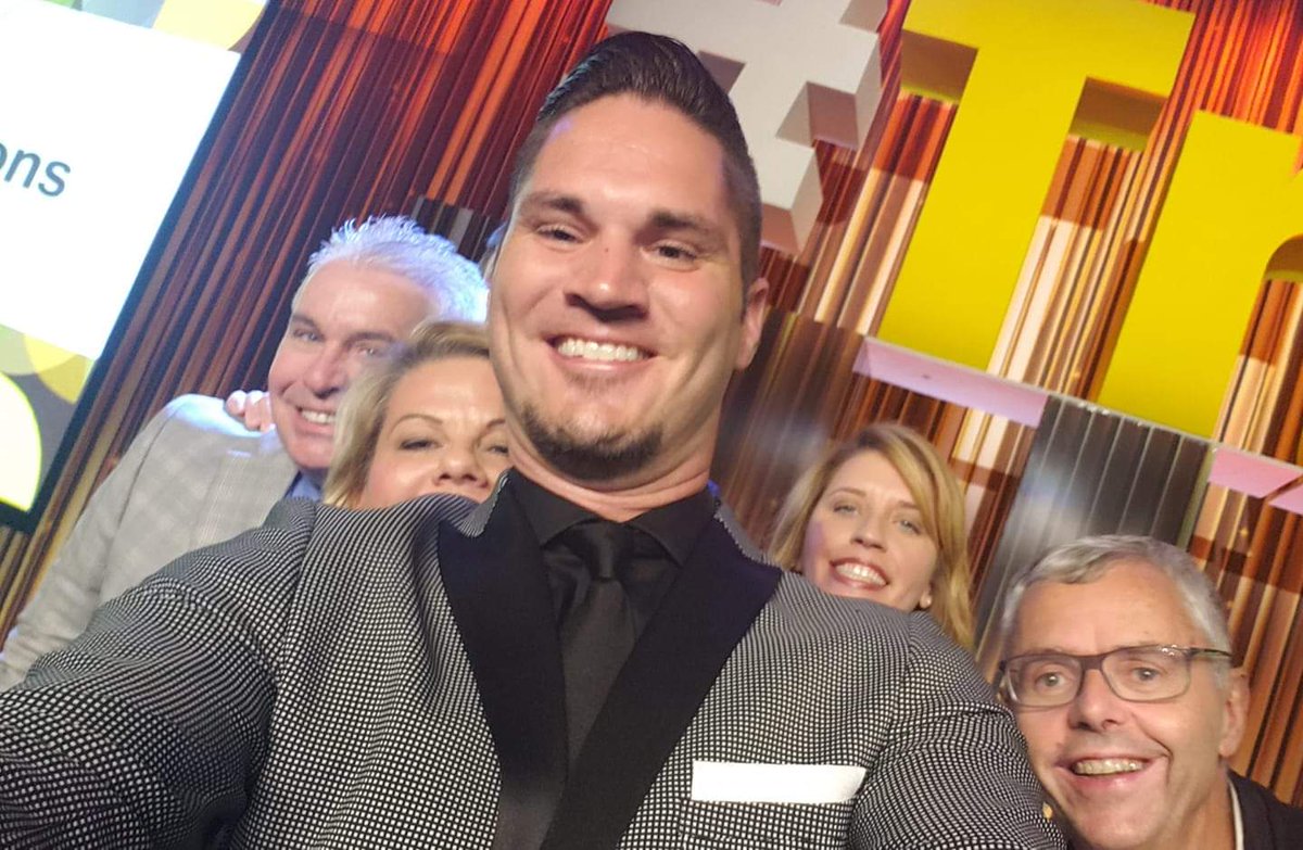 MattMoeck's tweet photo. On stage w/ TheBest πͺπͺπͺ
#WeAreNxtStr #WeRTheGreatest
#SprintLeadership β€β€β€
@jajones83 @MichelCombes @tracySprint @ARintamaki @BobMoeck https://t.co/8IZNCfzBqQ