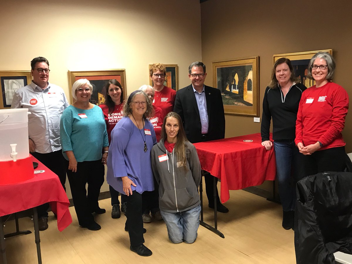 Had a great evening talking to Moms Demand Action about public policy on a whole range of issues we are involved in at the Ramsey County Sheriff’s Office @RamseySheriff I want to thank them for their advocacy for making a better community. #heartofservice @MomsDemand