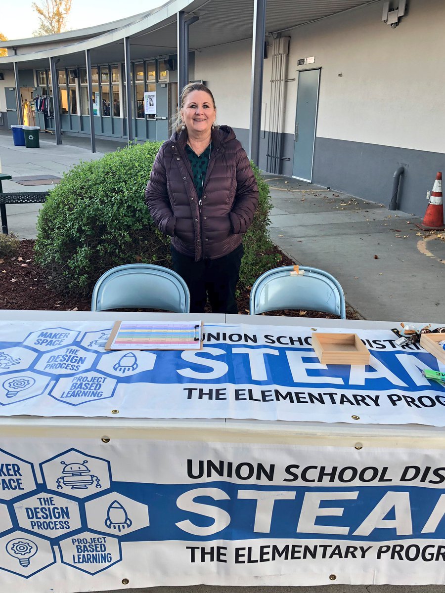 When you can’t make it to your own STEAM night, you support your mom’s school! #OsterPride #USDLearns #STEAMUSD