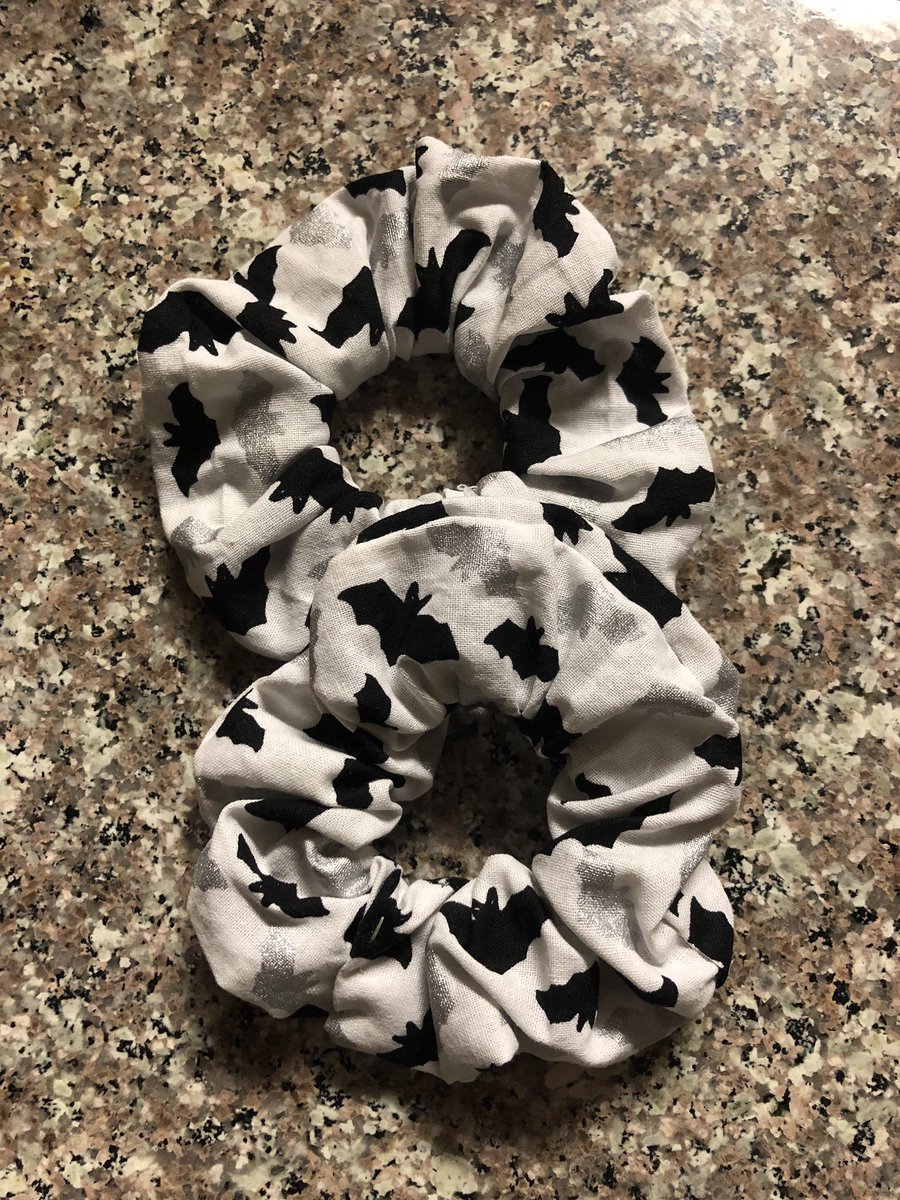 kuromiscastle's tweet photo. made some scrunchies☺️ many more to come💕 lmk if you want any! https://t.co/5FJiHPCbfq