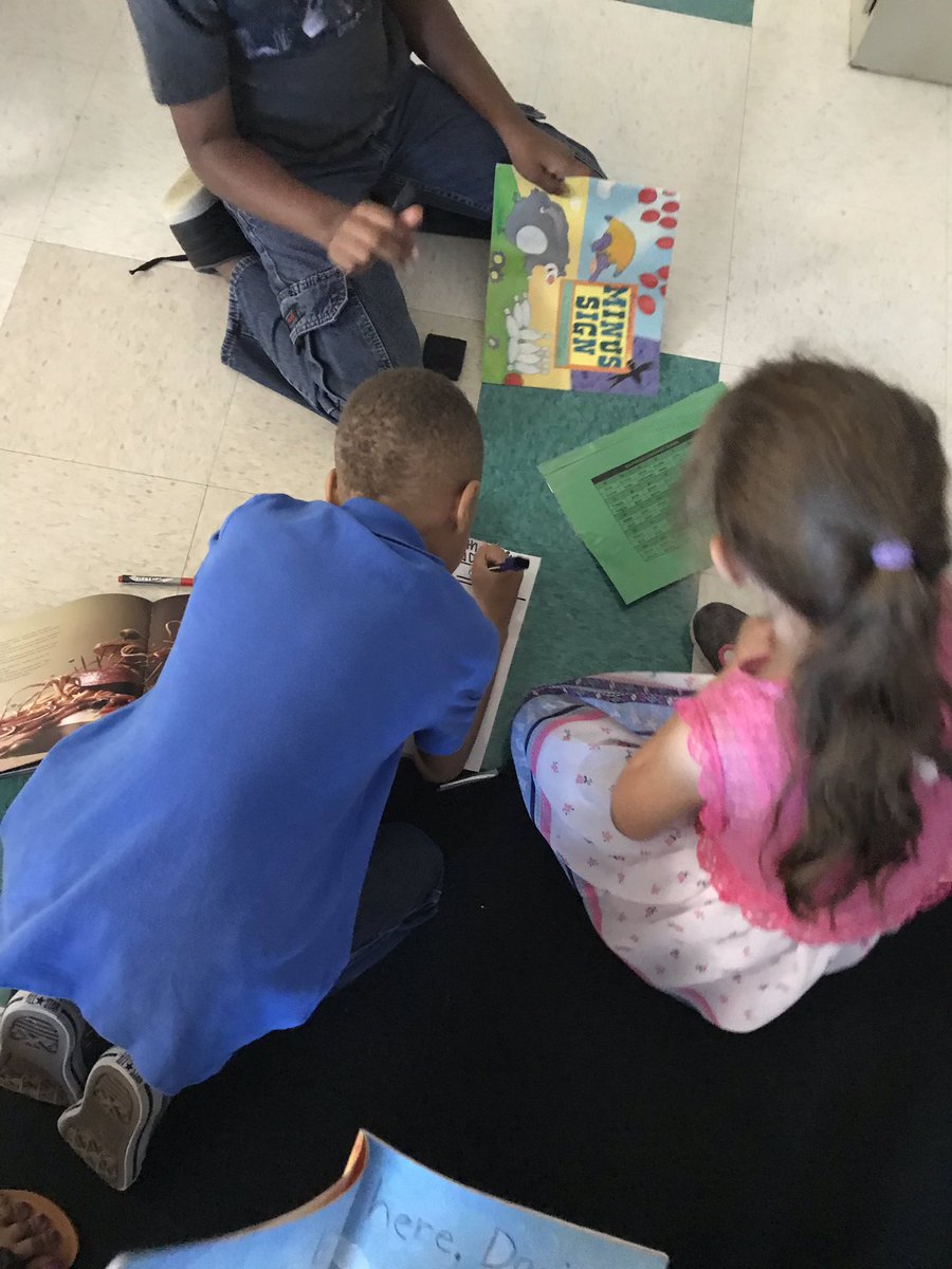Mrs_Varughese's tweet photo. Literacy Stations in action 👏🏽#engagedlearners #selfdirected @ms__cannon33 #mesq2nd #SmithLeopards https://t.co/mwwpxbv0xG
