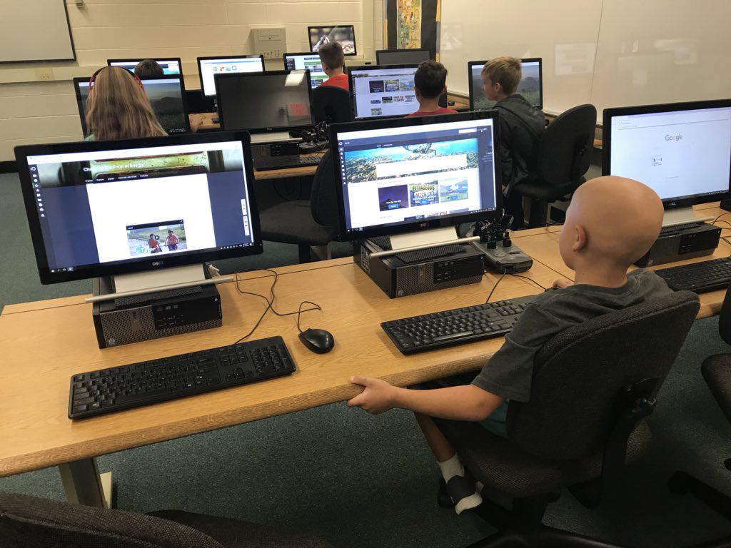 Schwein4th's tweet photo. DE in the computer lab. Continuing engery! @mrsgrun4th @jasongribble @gianina_meli @MrsNCurry https://t.co/p0Bx71JRNi