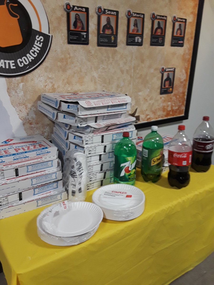 marcia6175's tweet image. Late Night Same Page at 6177 with some food 🍕and recognizing Pierre on being chosen 5 Star Associate. Thank you for always going above and beyond #LateNightSamePage #TEAM6177  🍊 @eneka6177 @__CeCiMe @Tamisha_howard @JahnJoyce